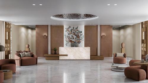 een lobby met stoelen en een fontein in een gebouw bij PEARL ISLAND CHIOS HOTEL & SPA in Chios