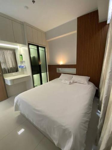Kama o mga kama sa kuwarto sa 2 Bedrooms Baloi Apartment Batam