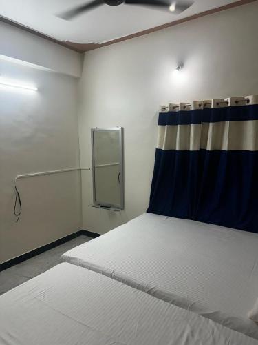 a bedroom with a large bed with a mirror at Temple View Home Stay in Tiruvannāmalai