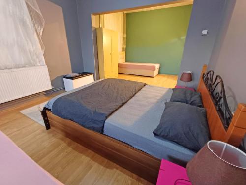 Ένα ή περισσότερα κρεβάτια σε δωμάτιο στο Kirpi 8