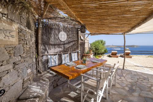 Foto de la galeria de Aegean View - Seaside Apartment in Syros a Azolimnos