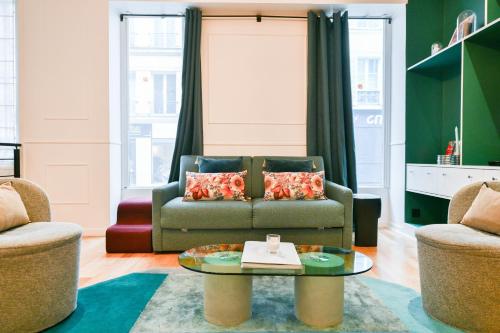 Le Marais Pl de la Bastille 3BD 3BTH for 10 guests