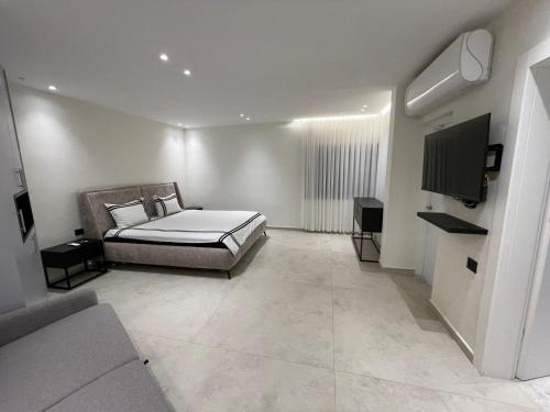 a bedroom with a bed and a flat screen tv at Villa Keshet Eilat in Eilat