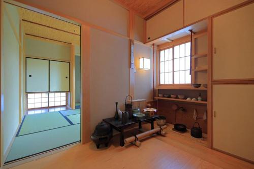 a room with a table in the middle of a room at サウナ,ドッグラン付き施設 "ガーデンハウス九十九里" -Garden House KUJUKURI in Miyamae