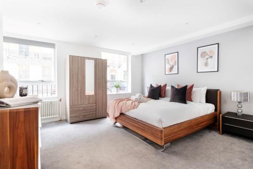 a bedroom with a large bed and a window at Marylebone - Wimpole Street - CityApartmentStay in London