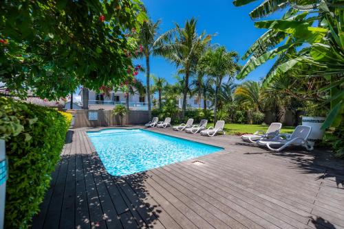 Der Swimmingpool an oder in der Nähe von Kisana Residence - Studio with spacious balcony shared pool garden