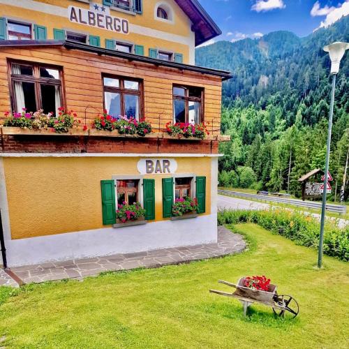 Gallery image of Albergo Piani di Luzza in Forni Avoltri