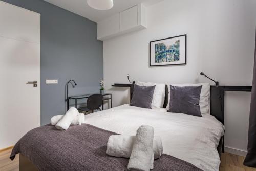 a bedroom with a large bed and a desk at Casa Luijben Zwaanshoek in Zwaanshoek