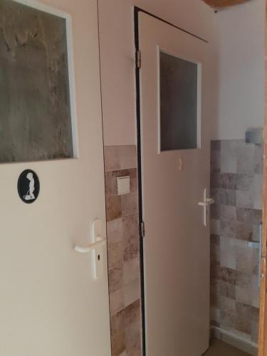 a door to a bathroom with a shower at Pension Mikulka in Mikulov v Krušných Horách