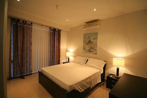 A bed or beds in a room at Old Mint Penthouse