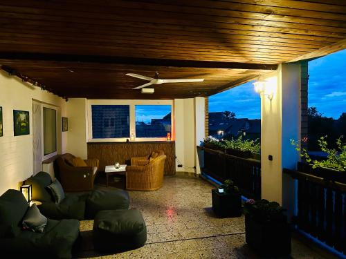 Ruang duduk di Traumhafte 115 qm Ferienwohnung am Steinhuder Meer, Ruhig, Komfortabel, Loggia, Parkplatz, WiFi