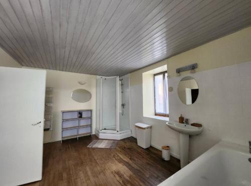 Photo de la galerie de l'établissement L'Écrin Atypique de Carlux : Confort pour 8, à Carlux