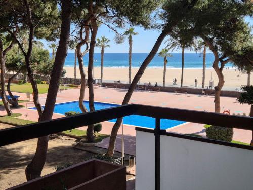 AT141 Els Pins, comunidad con piscina en primera línea