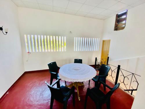 a dining room with a table and chairs at Hamba Hostel for Safari in Hambantota