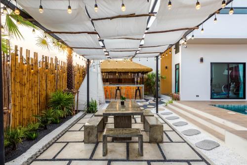 Gallery image of BoHome Pool Villa Cha-am in Ban Sa