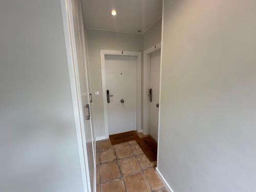 a hallway with a door and a tile floor at A Terraza By Oktheway in Laxe