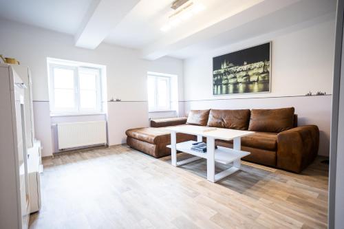 Spacious Apartment 20 Min from National Theatre