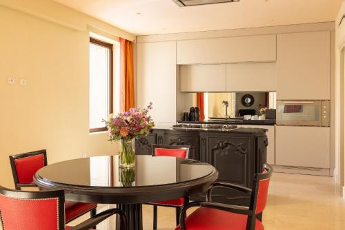 a kitchen and dining room with a table and chairs at Alvino Relais Mulino Contemporaneo in Matera