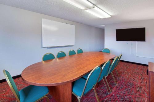 a conference room with a wooden table and chairs at Ramada by Wyndham Bowling Green in Bowling Green