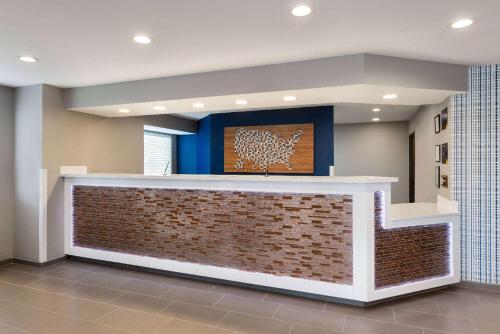 Ο χώρος του λόμπι ή της ρεσεψιόν στο Microtel Inn and Suites Independence