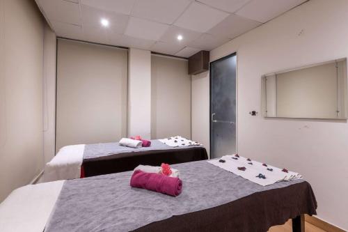Una cama o camas en una habitación de Ramada by Wyndham Kasauli