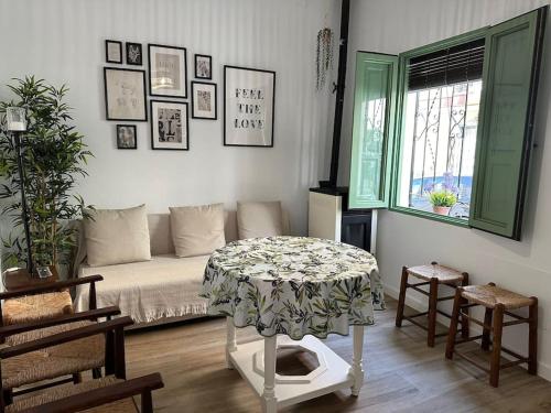 Un lugar para sentarse en La Casita del Molino. Old Town Centre.