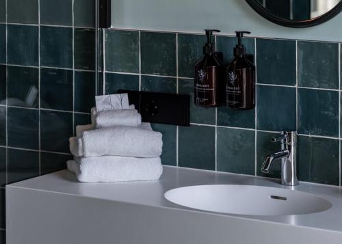 Koupelna v ubytování Relais & Châteaux Weeshuis Gouda