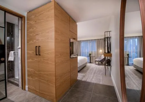 Lincoln Plaza Hotel London, Curio Collection By Hilton photo 6