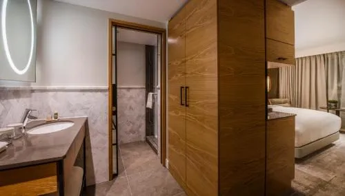 Lincoln Plaza Hotel London, Curio Collection By Hilton photo 17