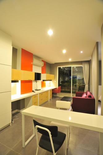 Η κουζίνα ή μικρή κουζίνα στο Paeva Luxury Serviced Residence SHA