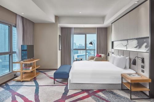 Katil atau katil-katil dalam bilik di Crowne Plaza Manila Galleria by IHG