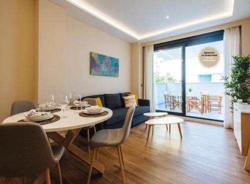 a living room with a table and a couch at San Martín Suites Apartments in Seville