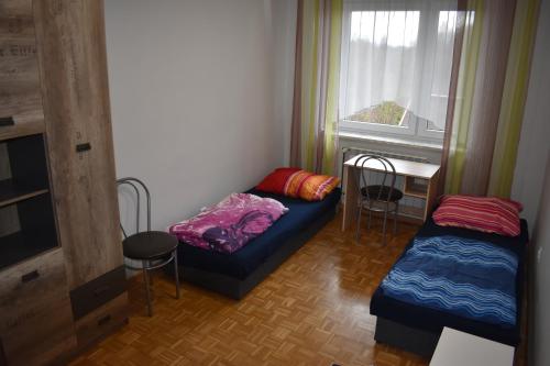 מיטה או מיטות בחדר ב-Pokoje Jasionka Zaczernie