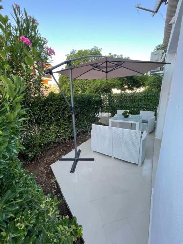 Ein Garten an der Unterkunft Apartments Pericic LUX