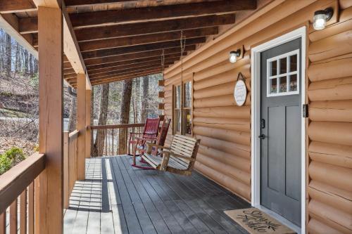 Cozy family friendly Cabin with hot tub, near Gatlinburg, Pigeon Forge, Dollywood photo 20