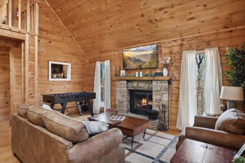 Cozy family friendly Cabin with hot tub, near Gatlinburg, Pigeon Forge, Dollywood photo 6