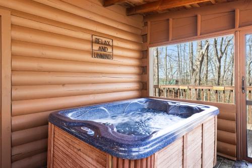 Cozy family friendly Cabin with hot tub, near Gatlinburg, Pigeon Forge, Dollywood photo 19