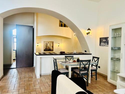 Kuhinja ili čajna kuhinja u objektu Casa dell Artista Tameró HolyDay Apartments