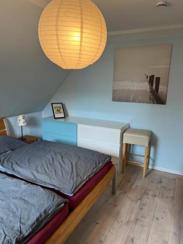 a bedroom with a bed and a desk and a lamp at Haus - Meeresbrise in Lancken-Granitz