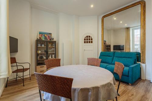 Photo de la galerie de l'établissement Appartement refait à neuf en centre ville, à Biarritz