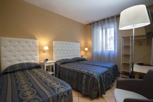 Postel nebo postele na pokoji v ubytování Hotel Bernardino