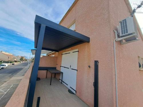 Duplex climatisé avec terrasse, 6 couchages, cuisine équipée, barbecue et parking à Marseillan - FR-1-326-470