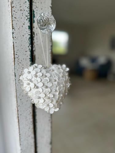 a bunch of beads hanging from a door knob at Ferienwohnung IDA in Peiting