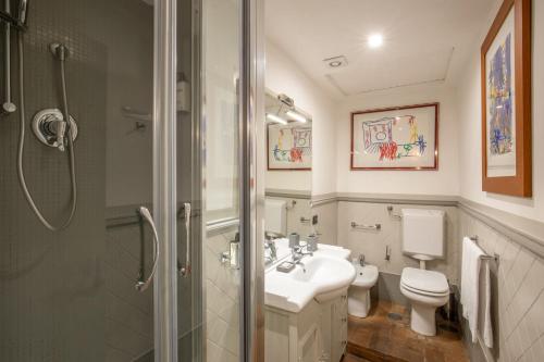 a bathroom with a shower and a sink and a toilet at Boutique Hotel Campo de' Fiori in Rome