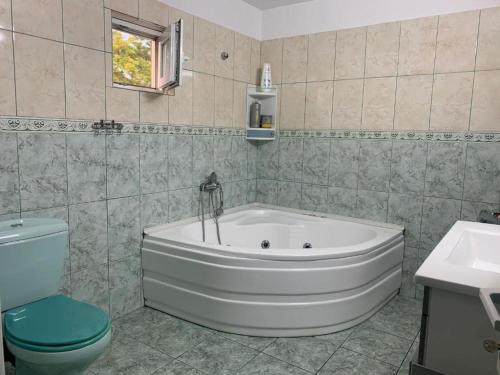 Et badeværelse på Mary Holiday House