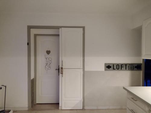 an open door in a room with a white wall at Studio Églantine in Lorgues