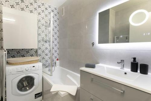 Galeriebild der Unterkunft Warm apartment for 4p in the 15th - Balcony in Paris