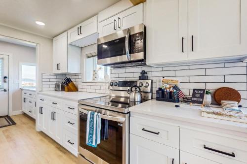Dapur atau dapur kecil di Erikson Beach House