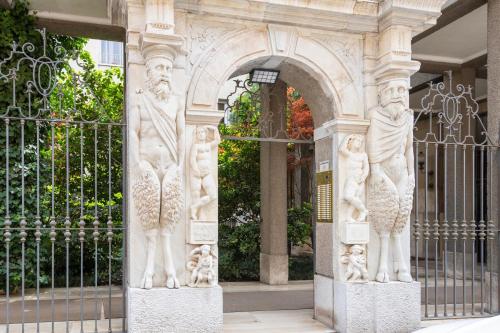 Classy Heritage Home, Milan City Center, 7 guests, By HouseinMilano