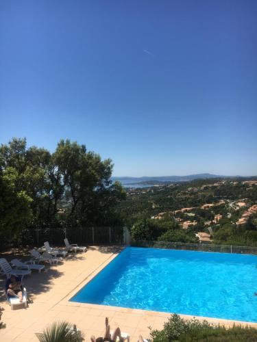 joli 2 pieces vue mer , piscine proche ste Maxime résidence BELLEVUE